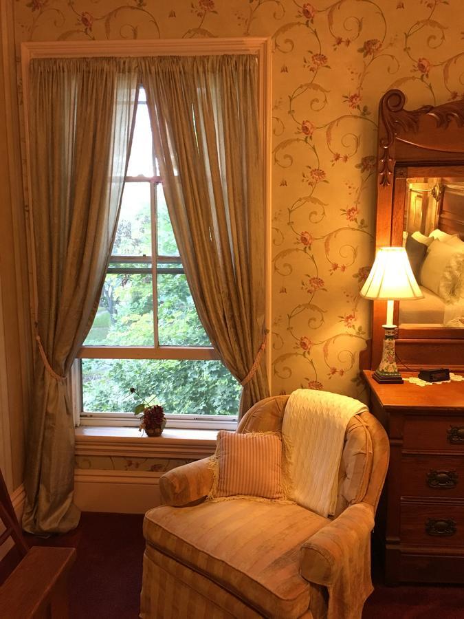Bed and Breakfast 1868 Crosby House Brattleboro Esterno foto