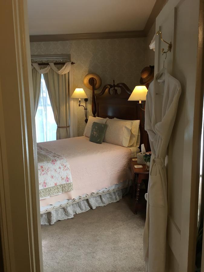 Bed and Breakfast 1868 Crosby House Brattleboro Esterno foto