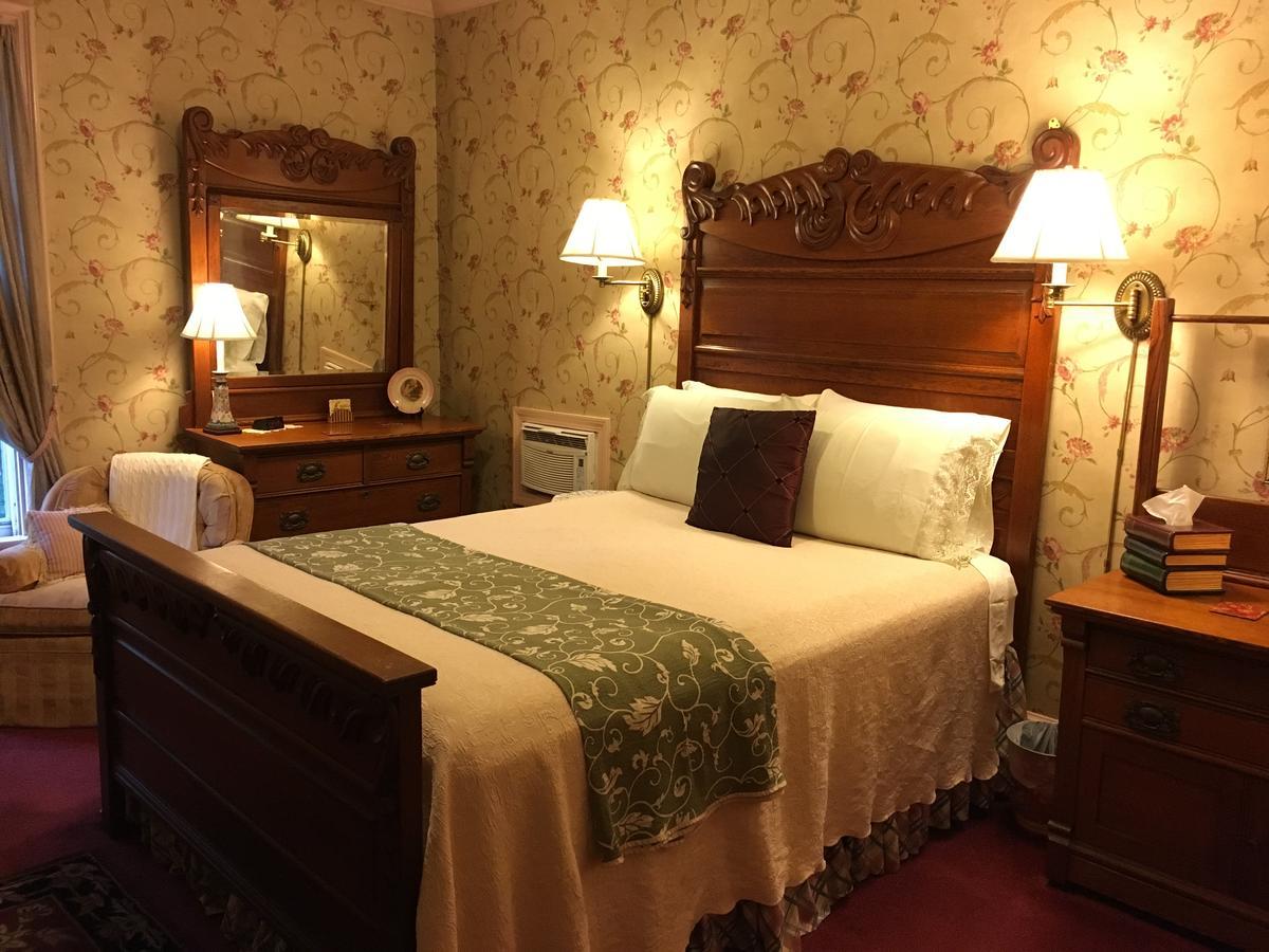 Bed and Breakfast 1868 Crosby House Brattleboro Esterno foto