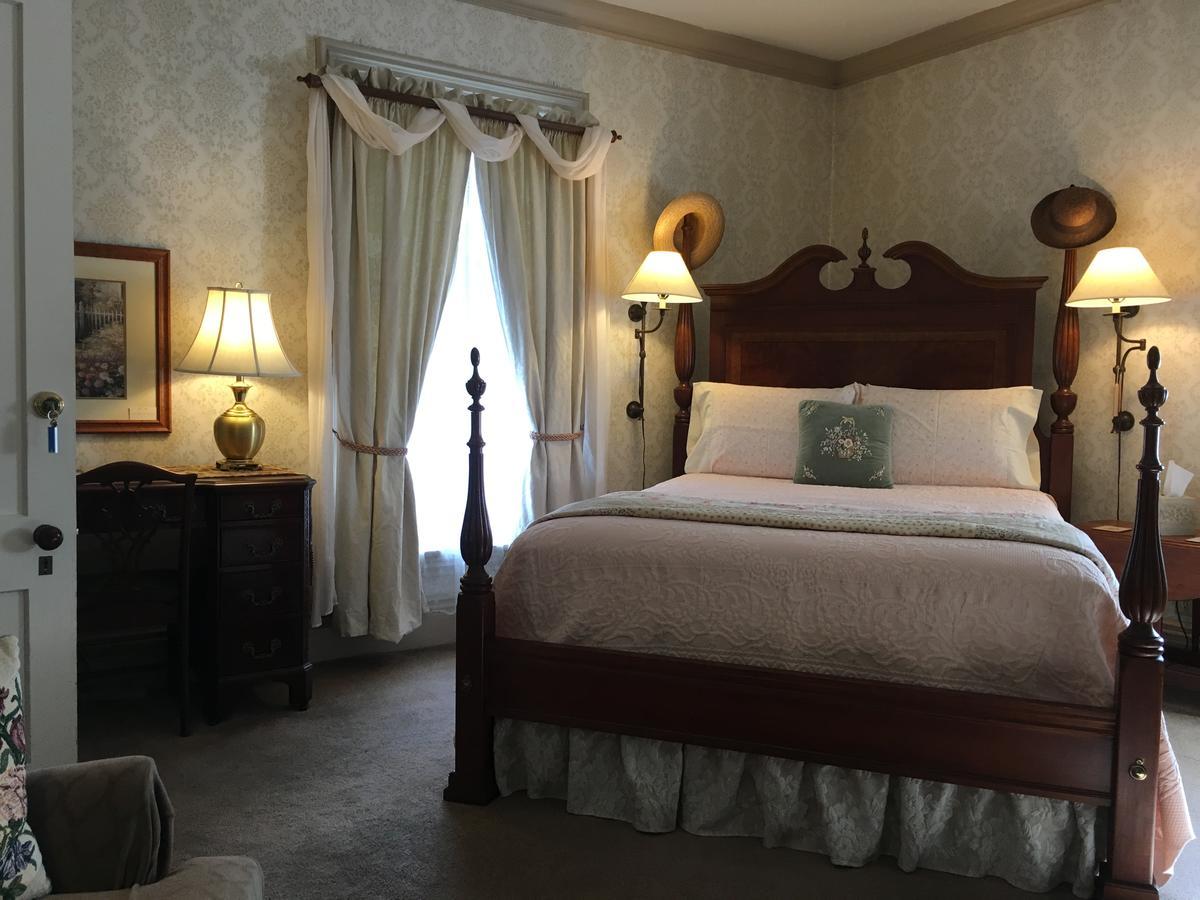Bed and Breakfast 1868 Crosby House Brattleboro Esterno foto