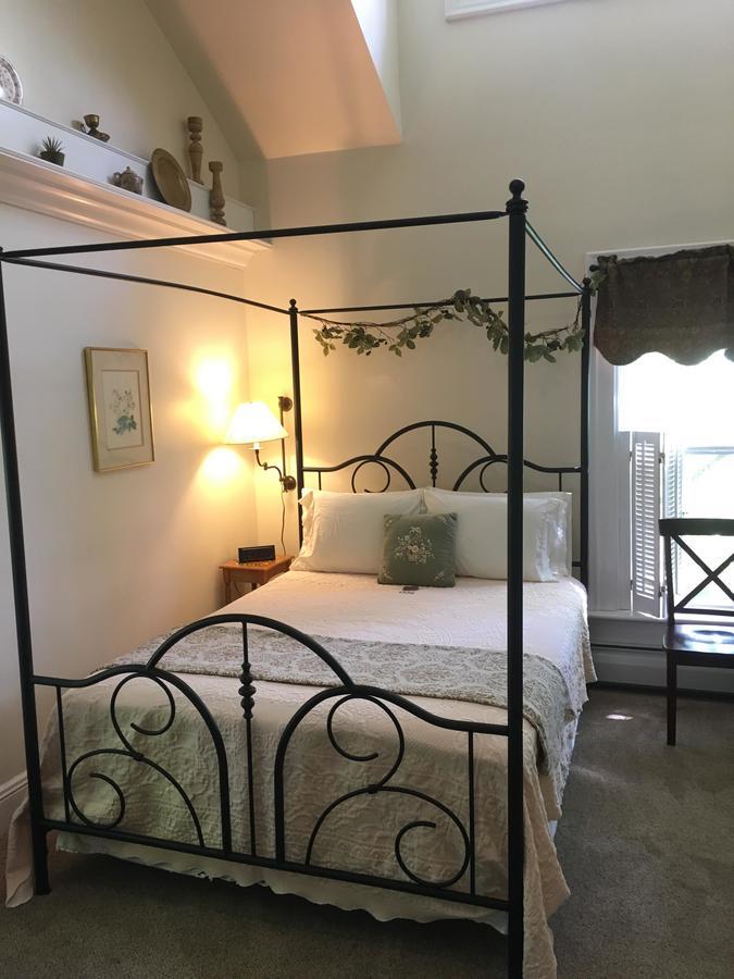 Bed and Breakfast 1868 Crosby House Brattleboro Esterno foto