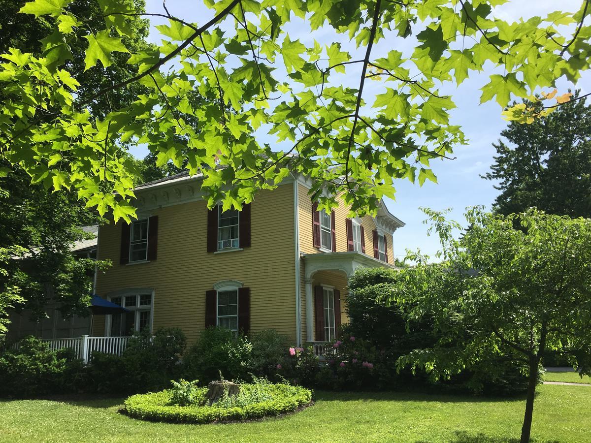 Bed and Breakfast 1868 Crosby House Brattleboro Esterno foto