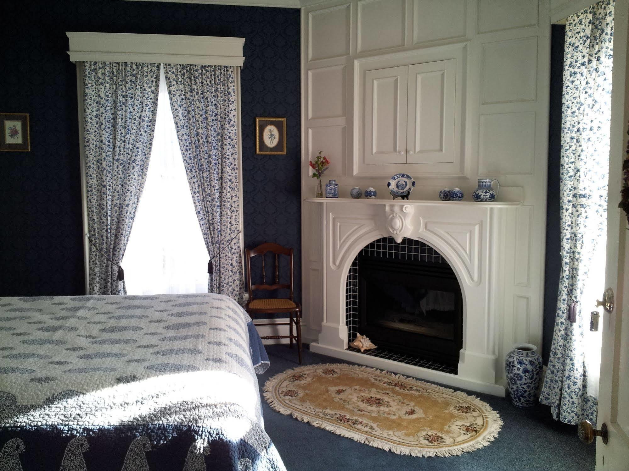 Bed and Breakfast 1868 Crosby House Brattleboro Esterno foto